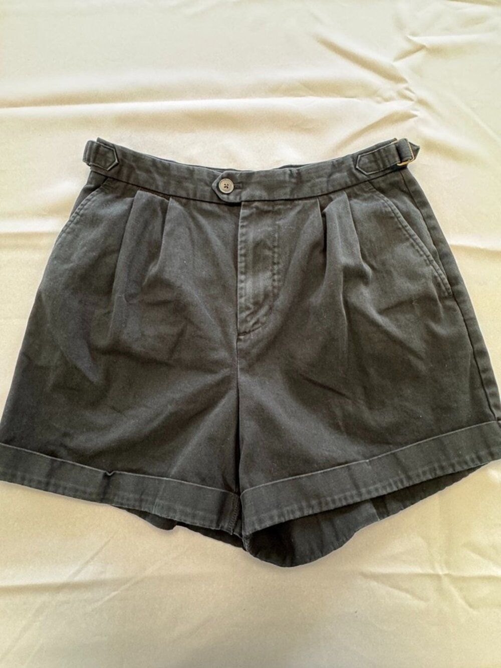 Banana Republic Pleated Safari Shorts Adjustable Waist Soft Black Size 6